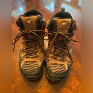 Merrell Hiking Boots size men’s 9